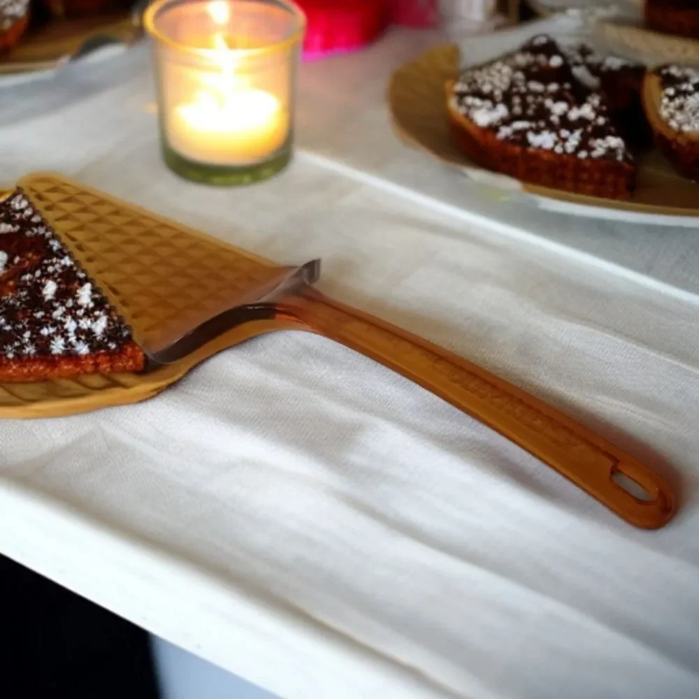 Ultratemp Pie Server Serrated Cake Vintage Translucent Amber Robinson‎ USA Made.